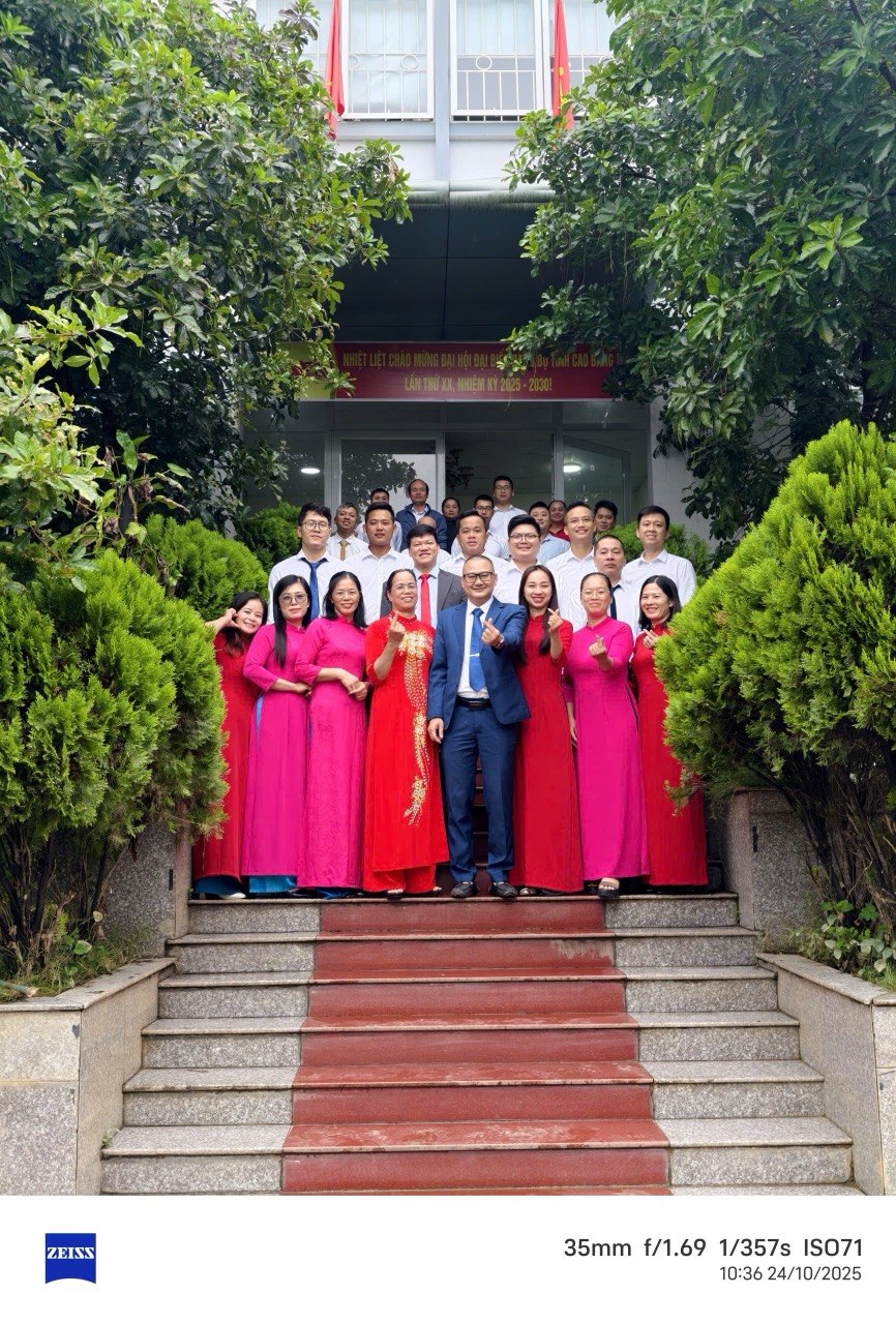 Ảnh tập thể cán bộ, viên chức và người lao động của đơn vị